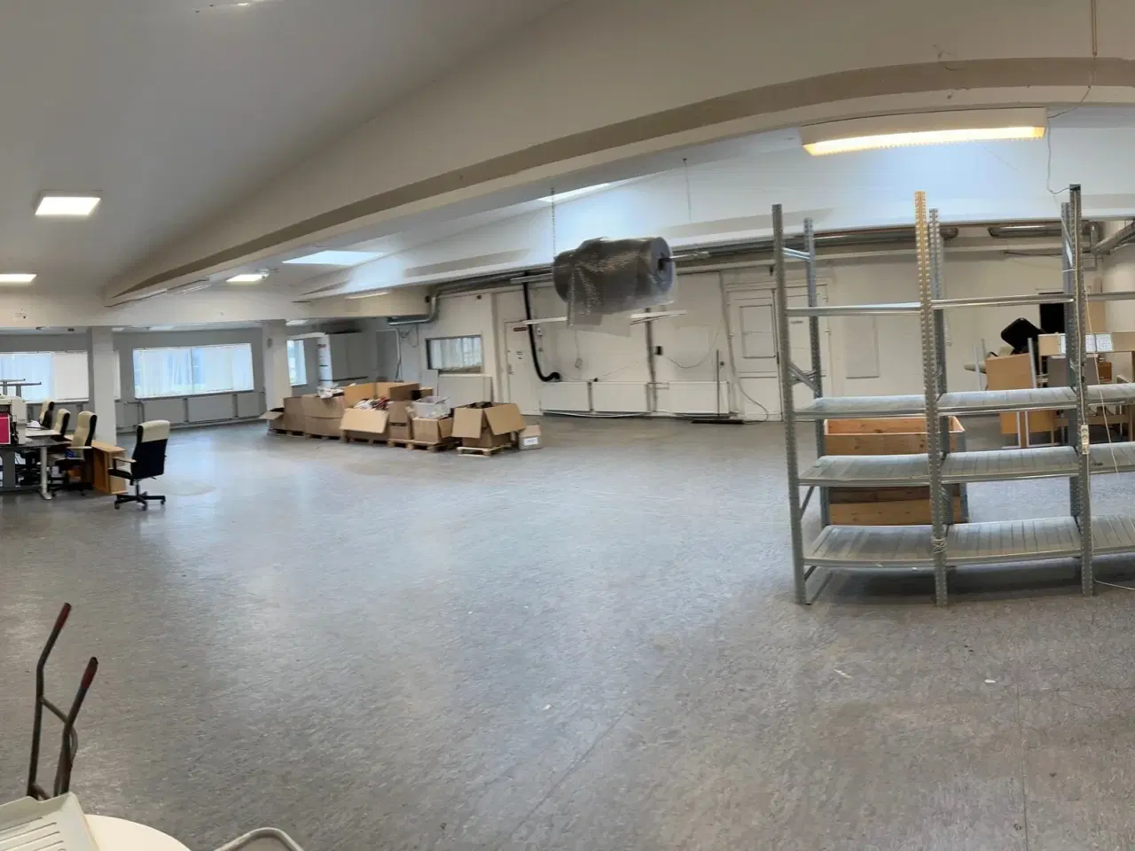 Billede 2 - Moderne kontor med gode faciliteter og central beliggenhed.