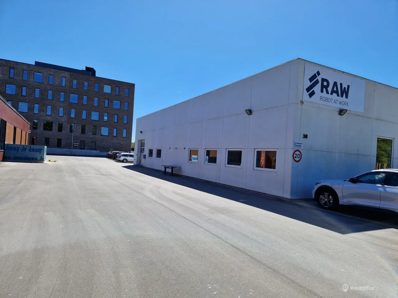 Billede 3 - Synligt beliggende butik/showroom med moderne faciliteter og fri parkering