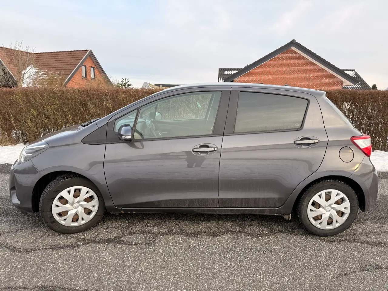 Billede 1 -  ⸻  🚗 Toyota Yaris 1.5 (111 hk) – Nysynet 07/2025