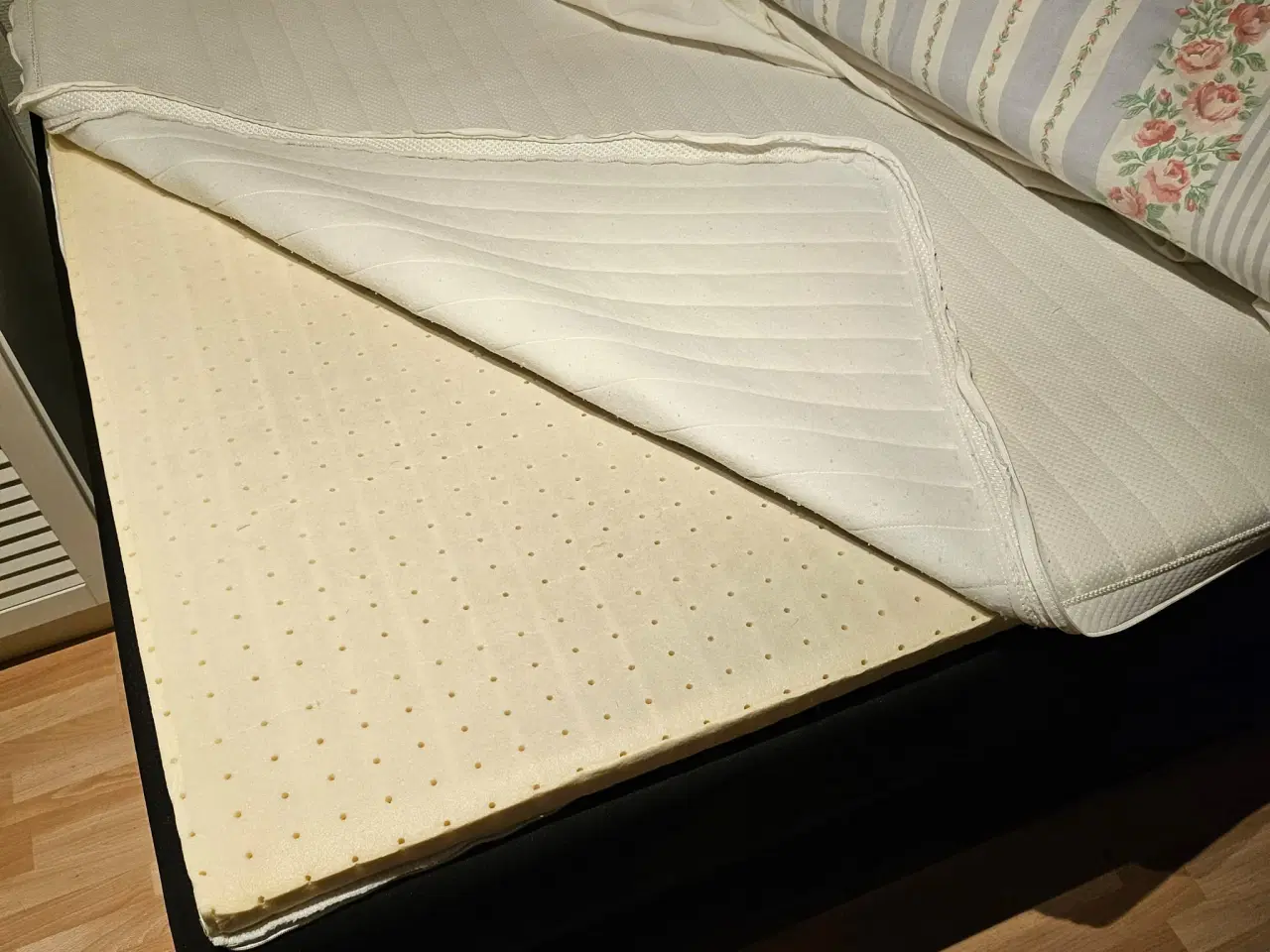 Billede 3 - Dobbeltseng med latex topmadras