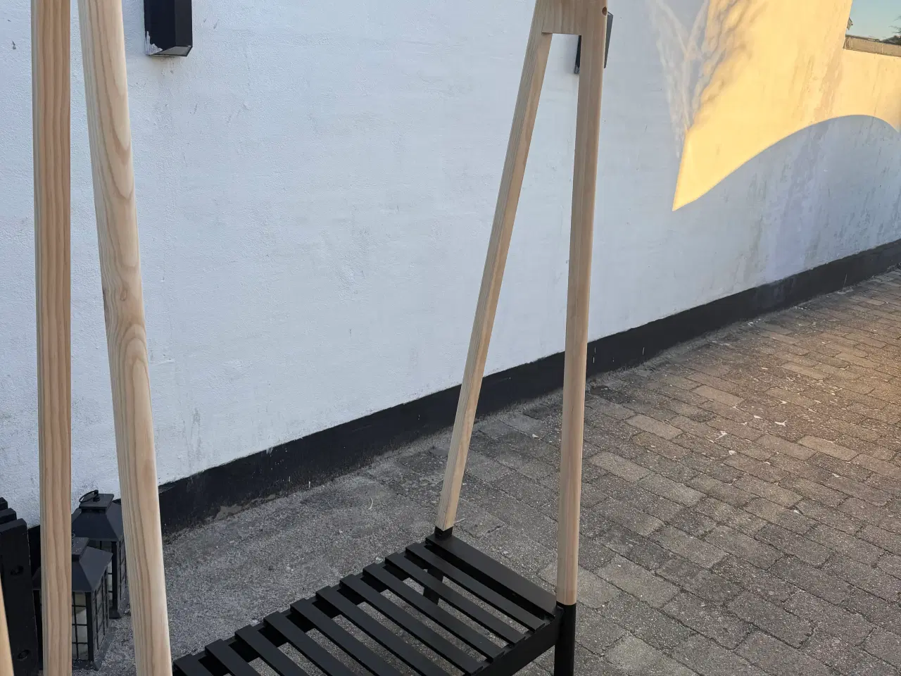 Billede 1 - Tøjstativerne i massiv fyr 