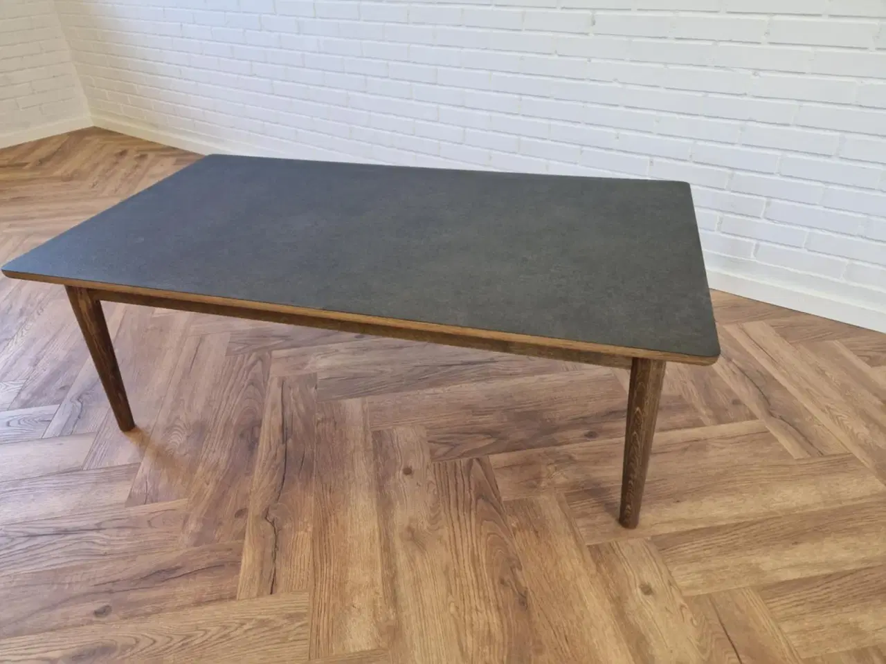 Billede 1 - Nyt stort sofabord med stone look laminat 