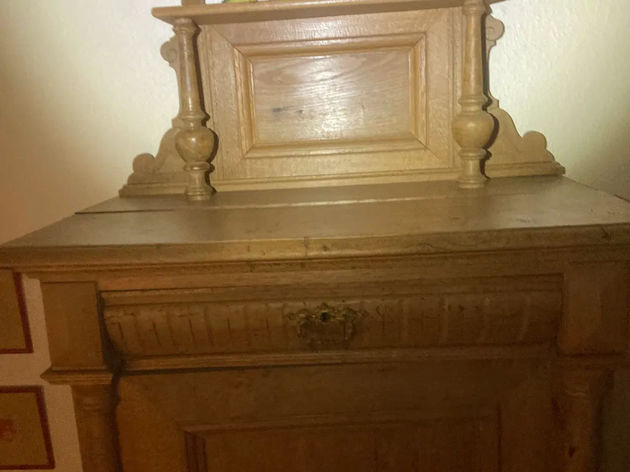 Billede 2 - Dækketøjsskab