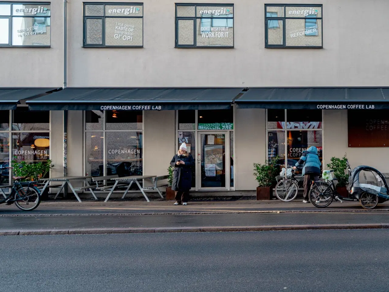 Billede 6 - Gennembelyst og højloftet kontor