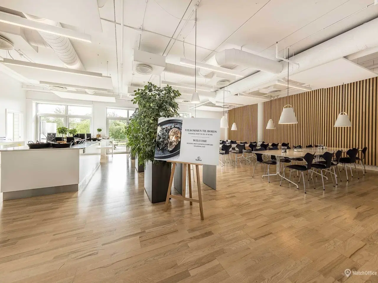 Billede 5 - Åbent kontormiljø med adgang til fælles kantine. møderum og tagterrasse centralt i Ørestad