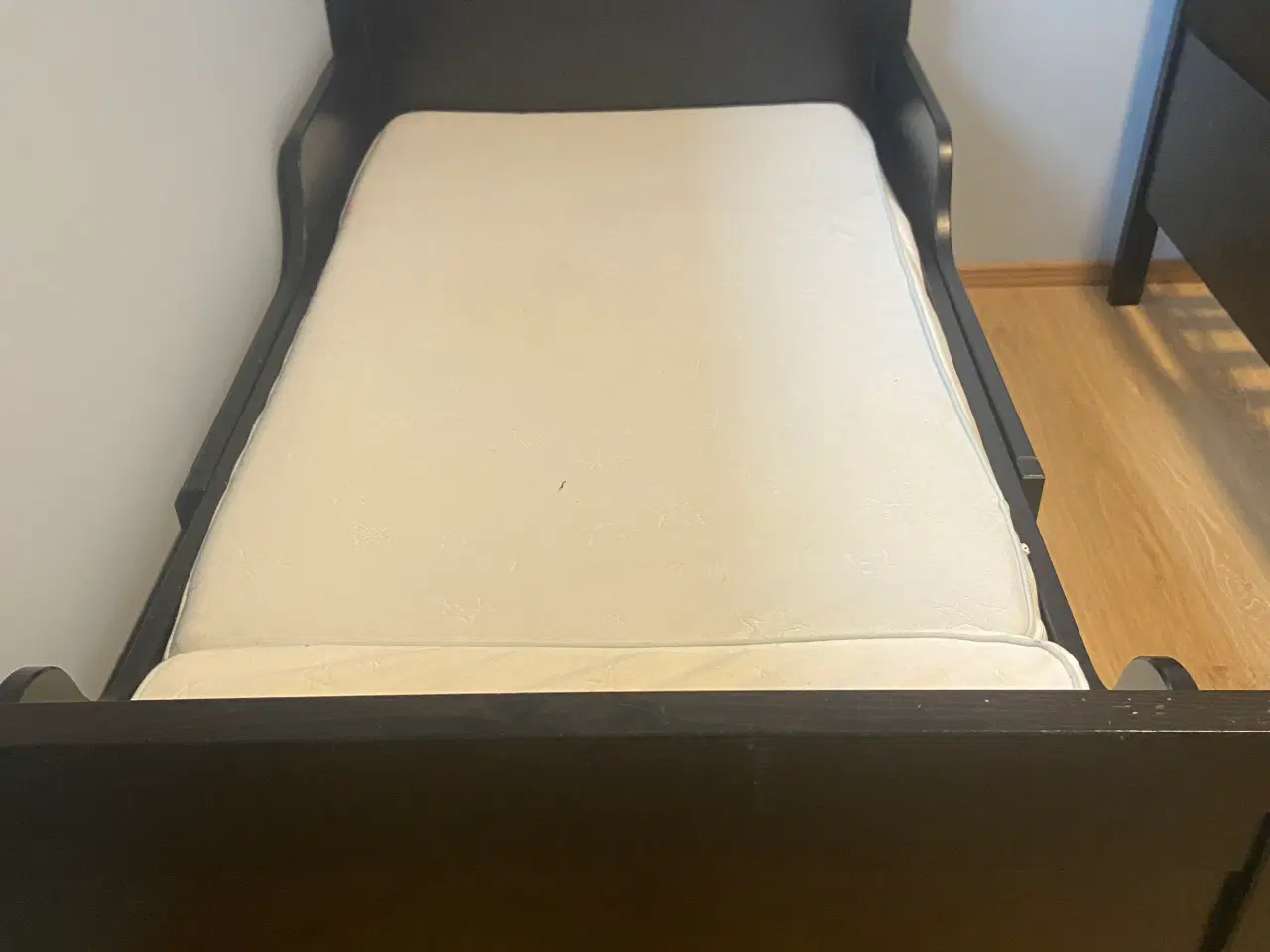 Billede 1 - Sundvik børneseng 