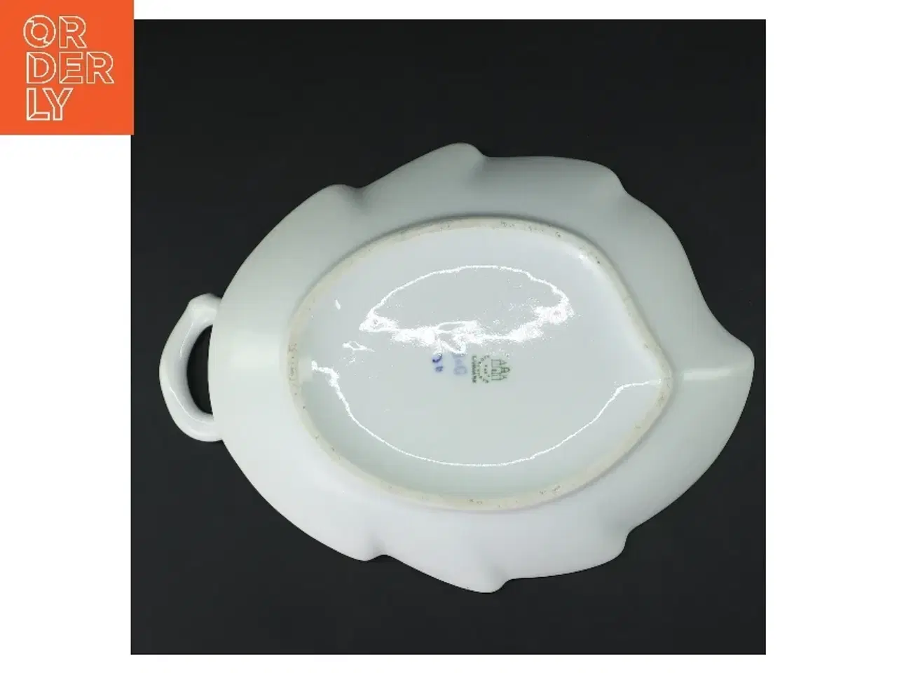 Billede 4 - Porcelænsfad med blå floral dekoration fra B&G (str. 24x18,5 cm)