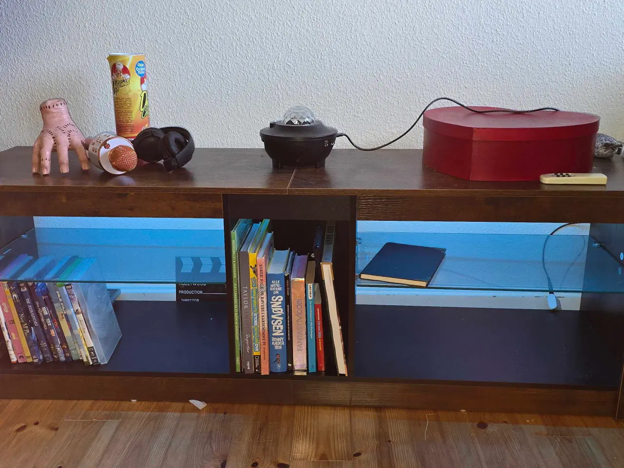 Billede 3 - Tv-bord med opbevaring og LED-lys