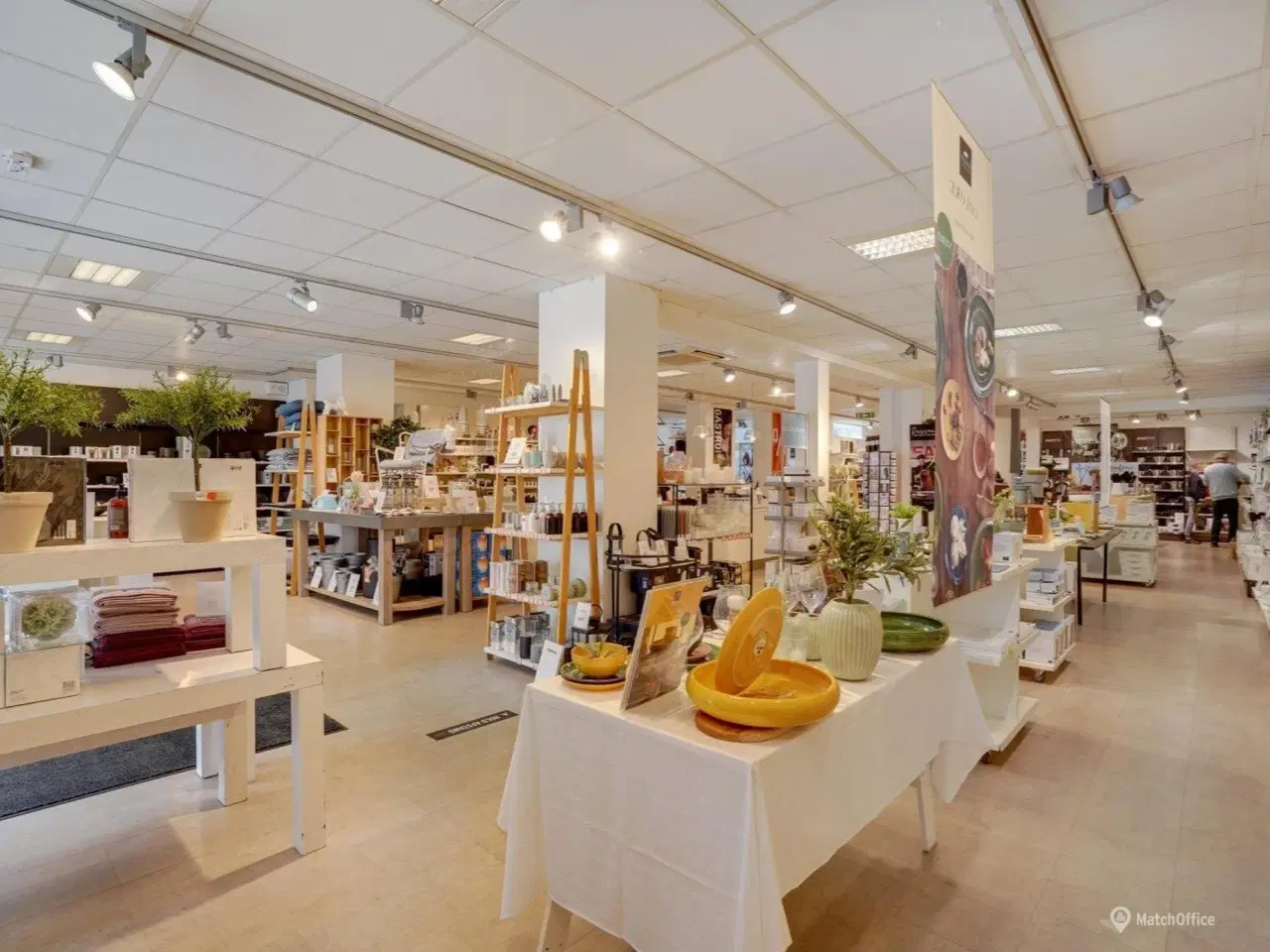 Billede 5 - Flot hjørnebutik i gågaden