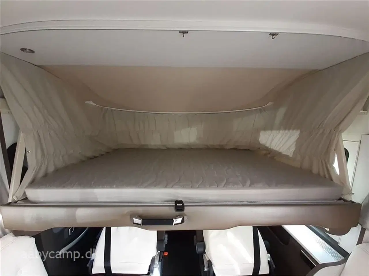 Billede 9 - 2020 - Benimar Amphitryon A997   Aircondition. face to face siddegruppe. Queens bed.