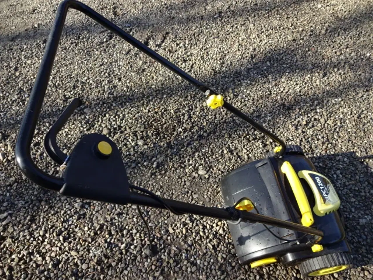 Billede 4 - Vertikalskærer / mosfjerner / plænelufter