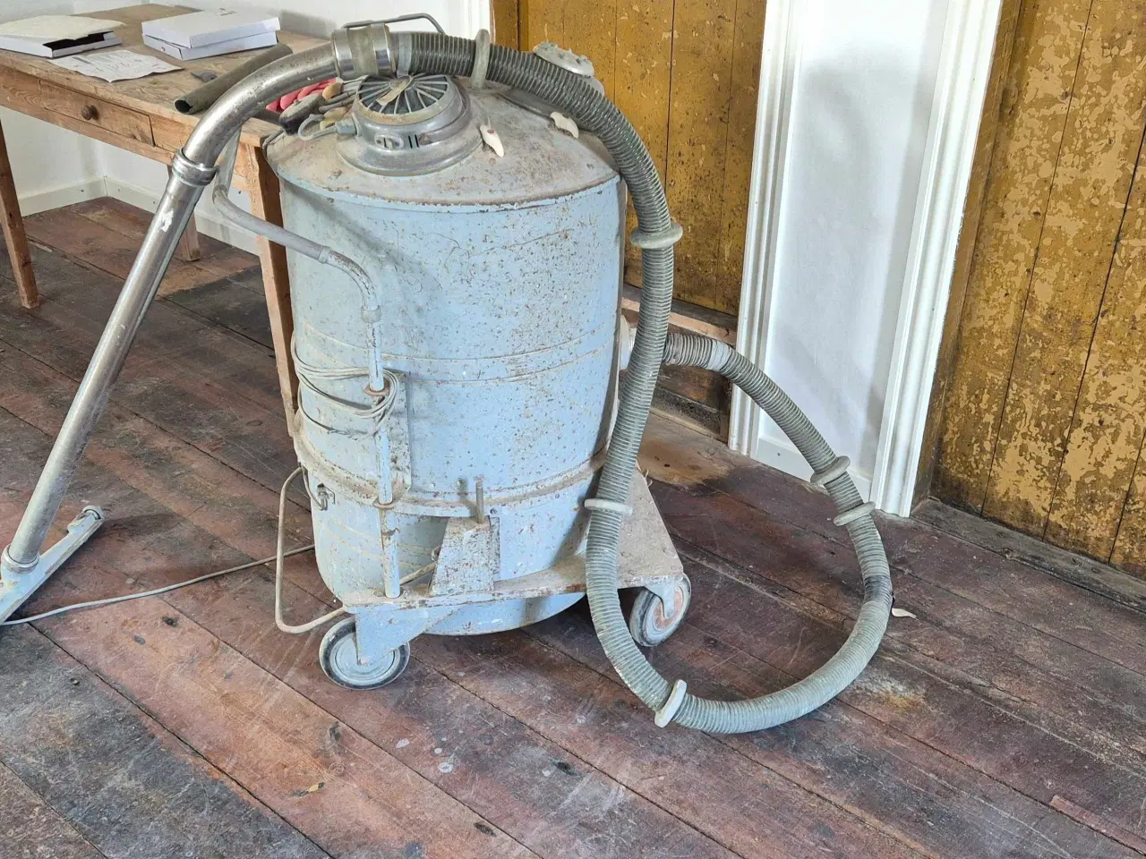 Billede 1 - 3-motores Nilfisk industristøvsuger