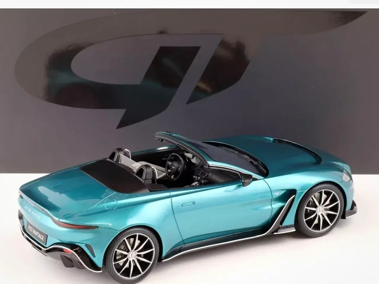 Billede 1 - 1:18 Aston Martin V12 Vantage Roadster 2023 