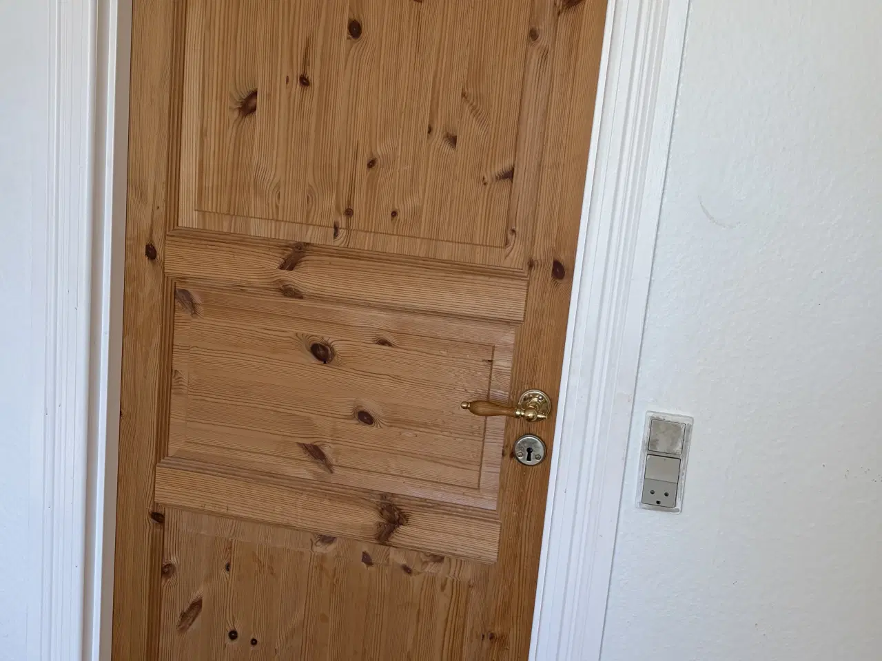 Billede 3 - Fyldningsdøre i fyrretræ, hvide og ubehandlede