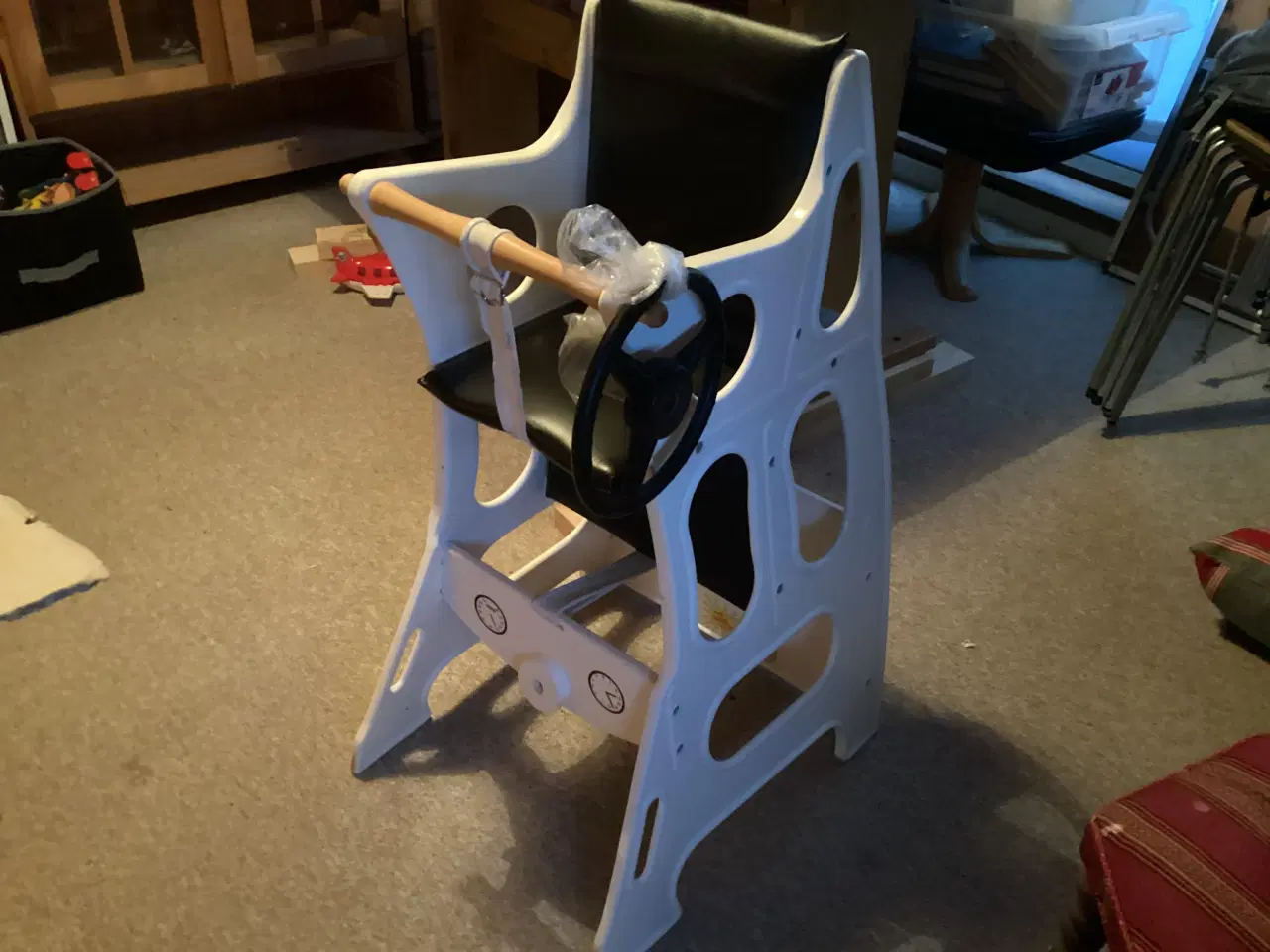 Billede 1 - Hvid Hokus Pokus stol m/rat