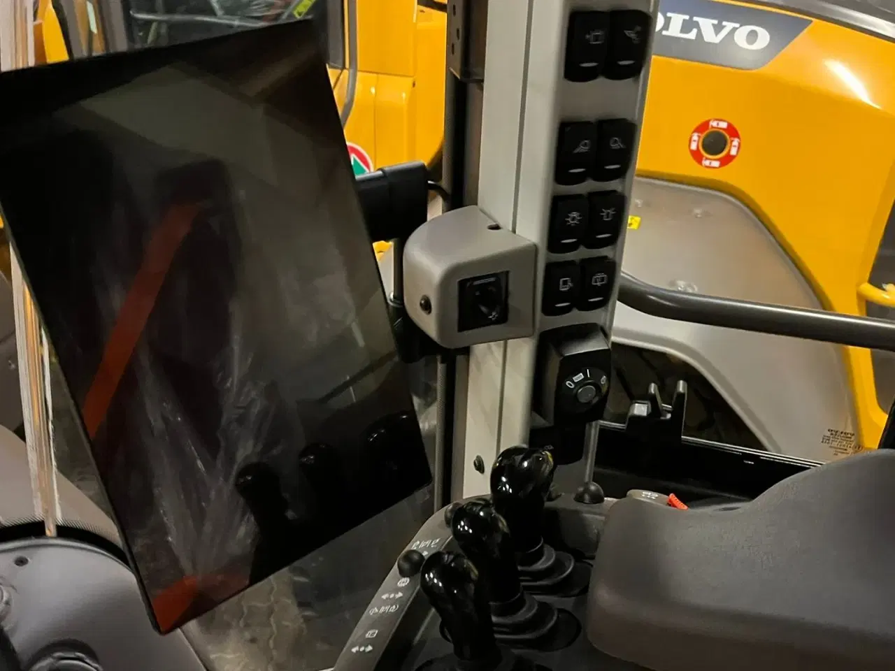 Billede 8 - Volvo L 90H  H2 fabriksny Dansk maskine med masser af udstyr, blan.Co-Pilot & med brede 650/65R25 hjul