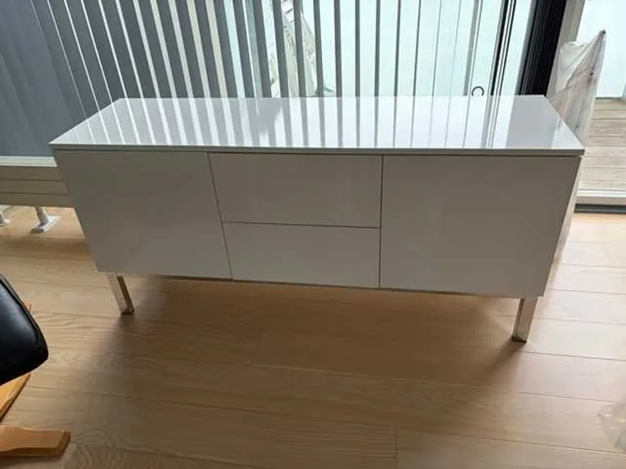 Billede 1 - ILVA skænk hvid højglans