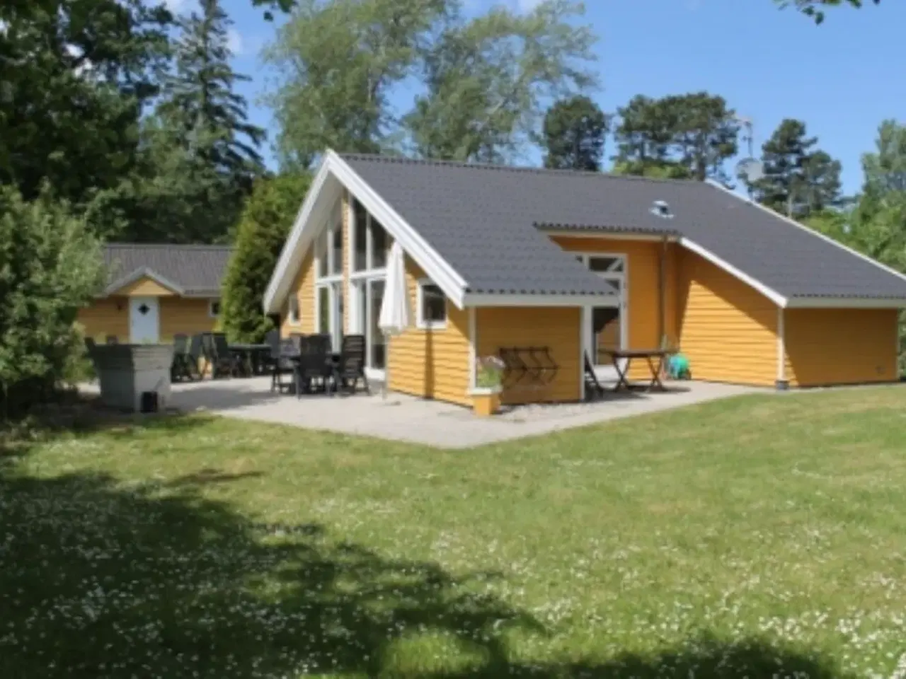 Billede 1 - Stort hus og g�stehus 20 personer