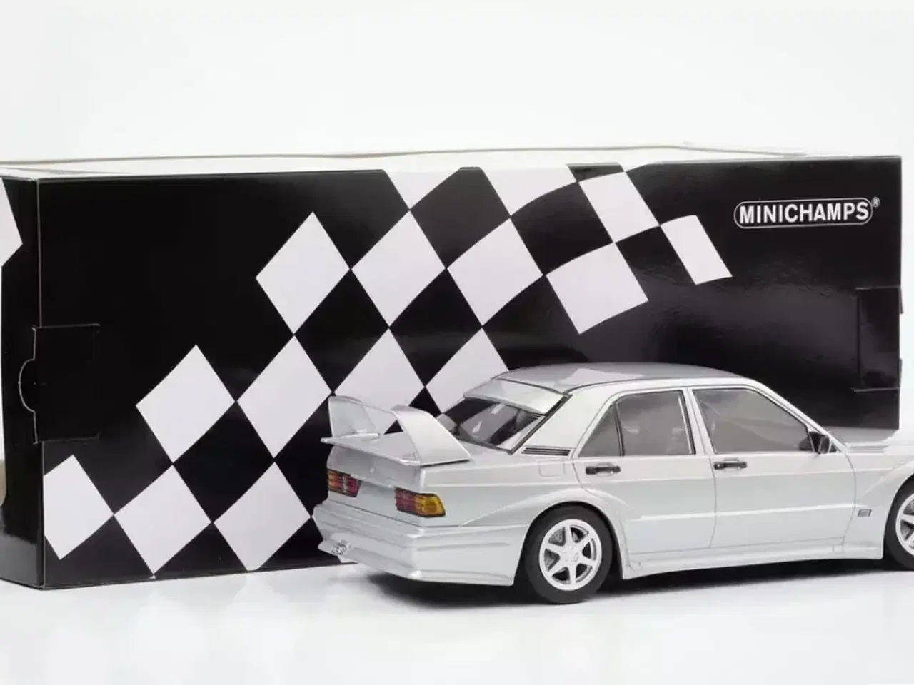 Billede 3 - 1:18 Mercedes 190 E 2.3-16V EVOII 1990