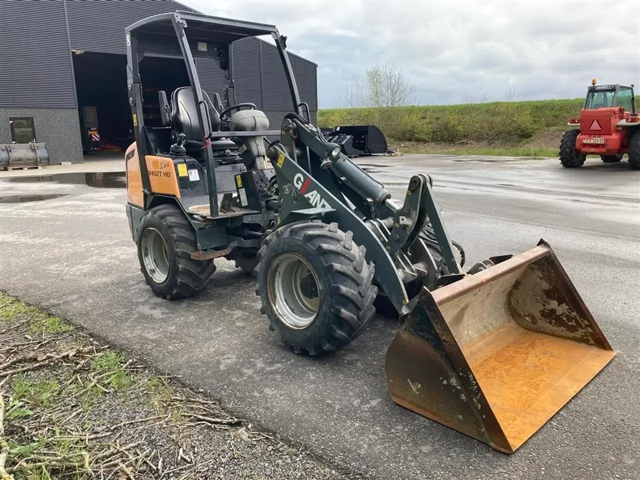 Billede 4 - Giant 452 T HD, Minilæsser. Skovl og Pallegafler