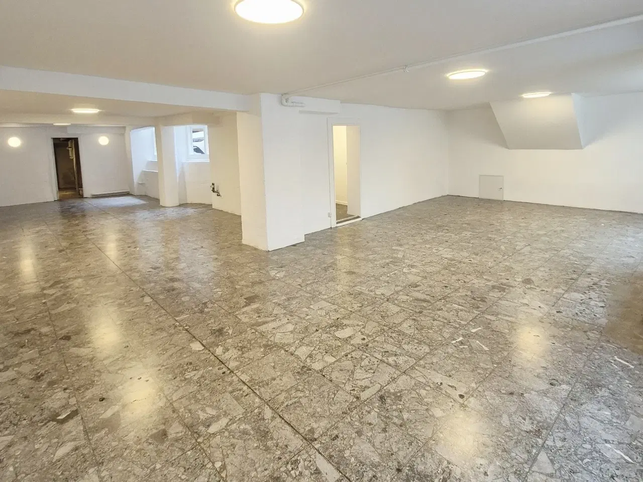Billede 3 - Butik/Bar/Café til leje - Momsfrit uden afståelse