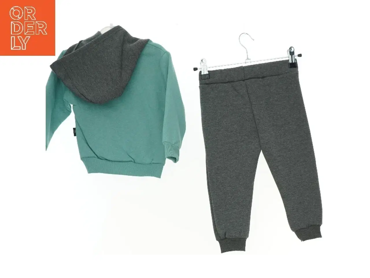 Billede 2 - Sæt børnetøj (str. 92 cm)