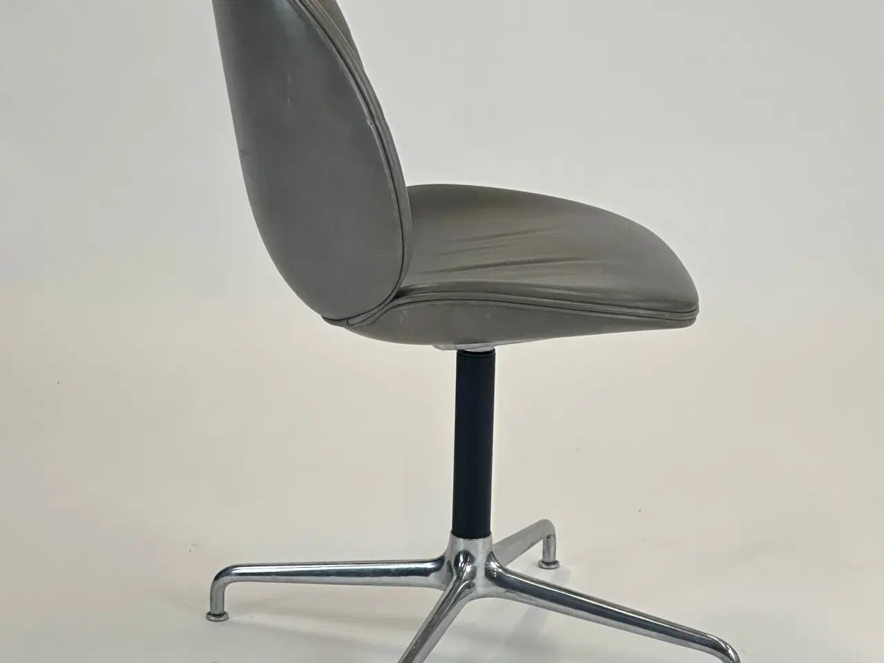 Billede 6 - GUBI | Beetle Meeting Chair (Grå)