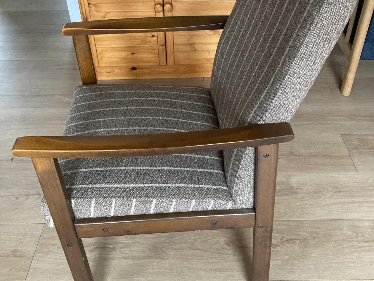 Billede 3 - Stol med stofbetræk og træstel