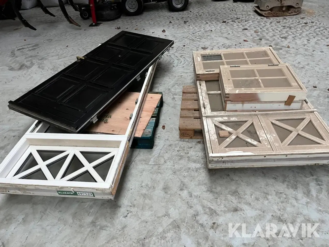 Billede 1 - Vinduer og yderdør med karm