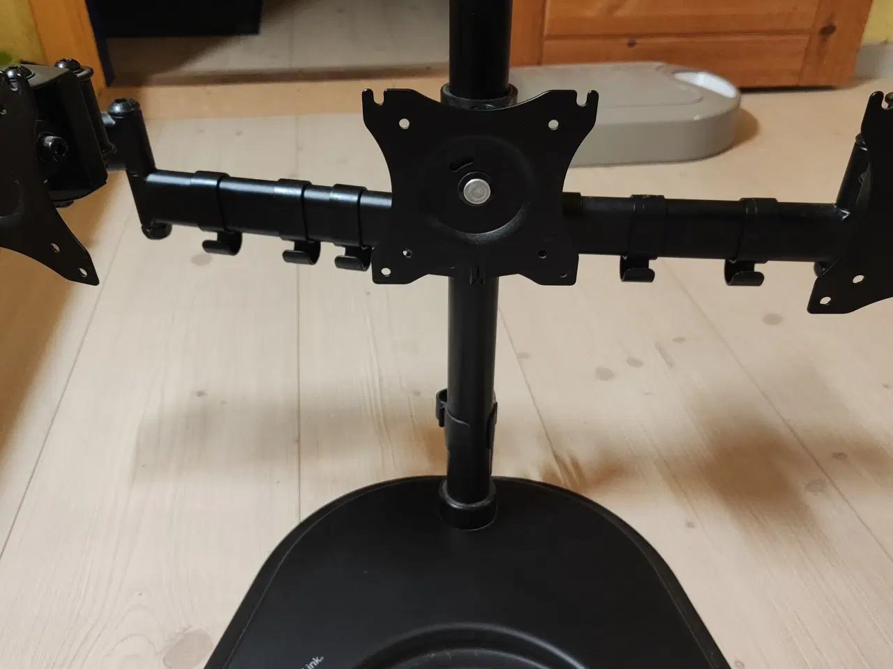 Billede 3 - Triple Monitor Stand på fod, op til 27"