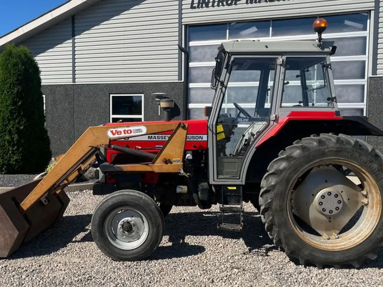 Billede 3 - Veto 900 Frontlæsser og skovl med beslag til Massey Ferguson 365, 375 og 390 med beslag.