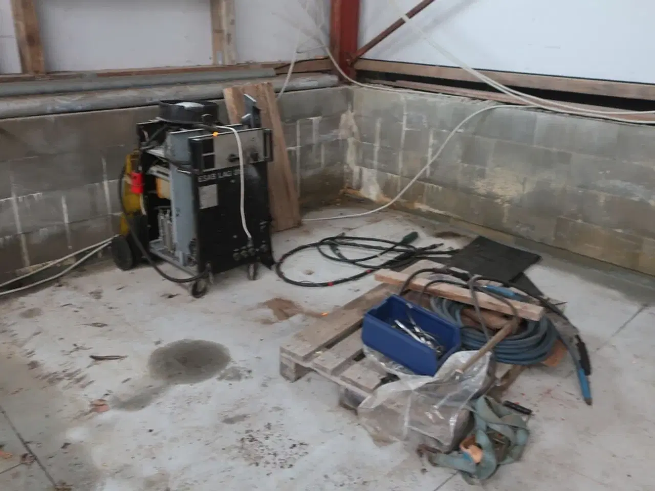 Billede 23 - Div. Dunke, haveredskaber, løftestroppe, arbejdsborde, værktøj m.m.