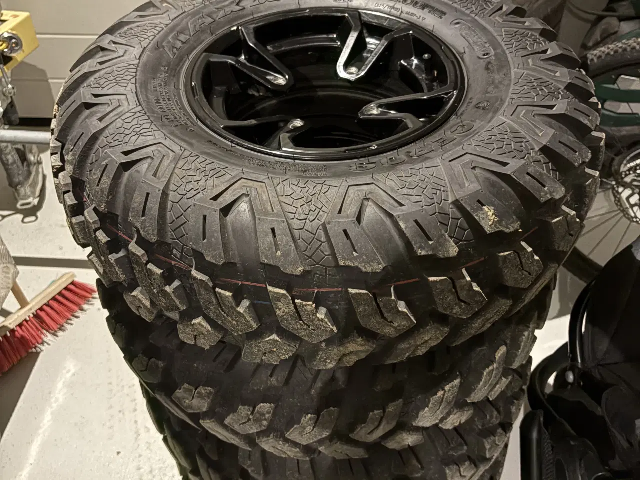 Billede 2 - Can am outlander fælge med næsten nye dæk 