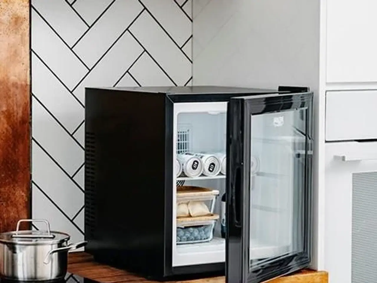 Billede 12 - Adler AD 8088 termoelektrisk minikøleskab 28 l – sort