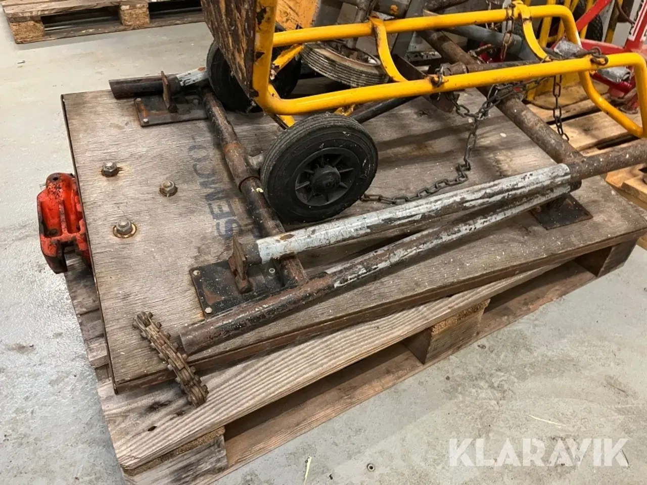 Billede 3 - Arbejdsborde, vogne og bukke/ruller