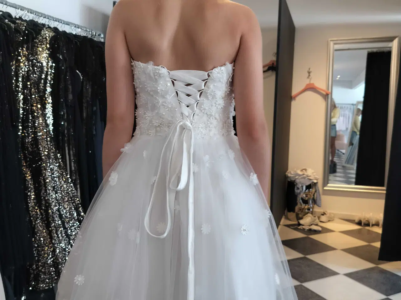 Billede 1 - Konfirmationens kjole 