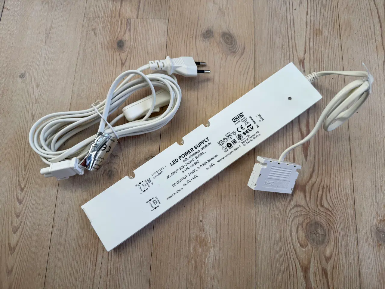Billede 2 - 2x IKEA LINDSHULT LED skabsbelysning