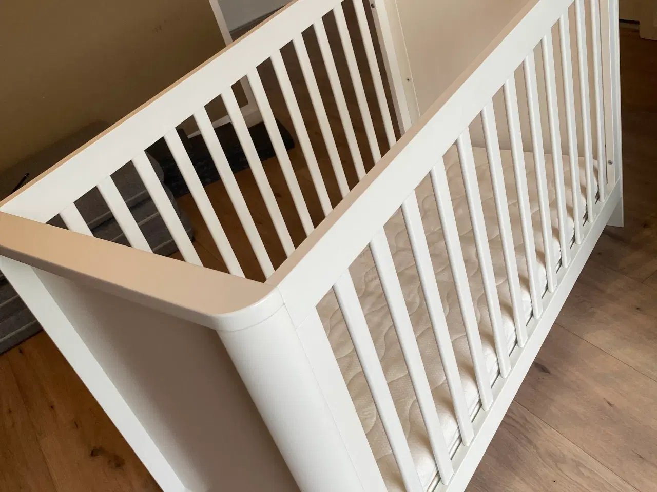 Billede 2 - BabySam Soft tremmeseng i hvid