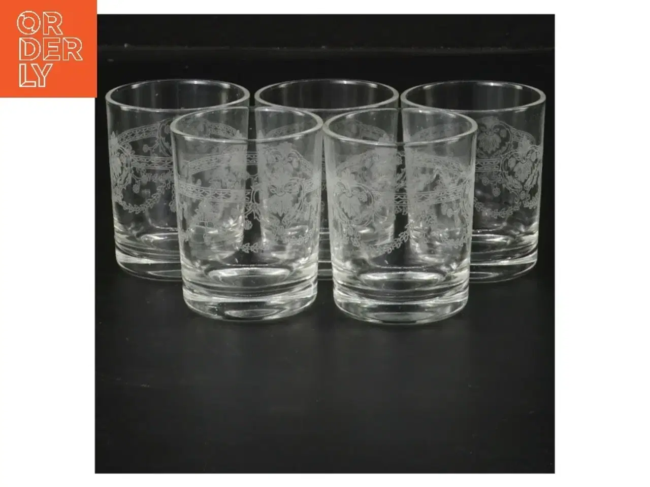 Billede 1 - 5 krystalglas med mønster (str. 5 styk, 5,5x4,5 cm)