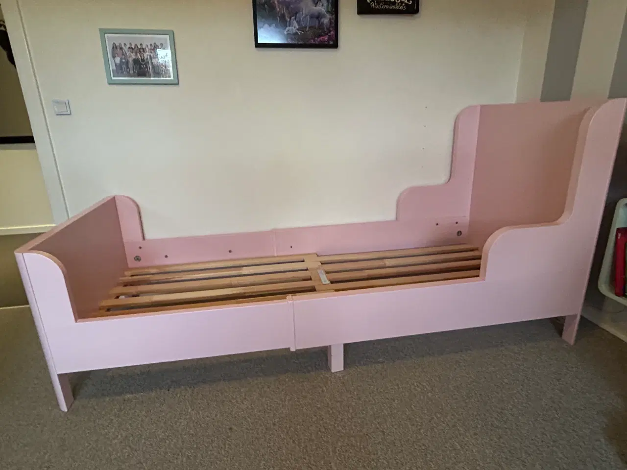 Billede 1 - Flot og solid udtræksseng til pige