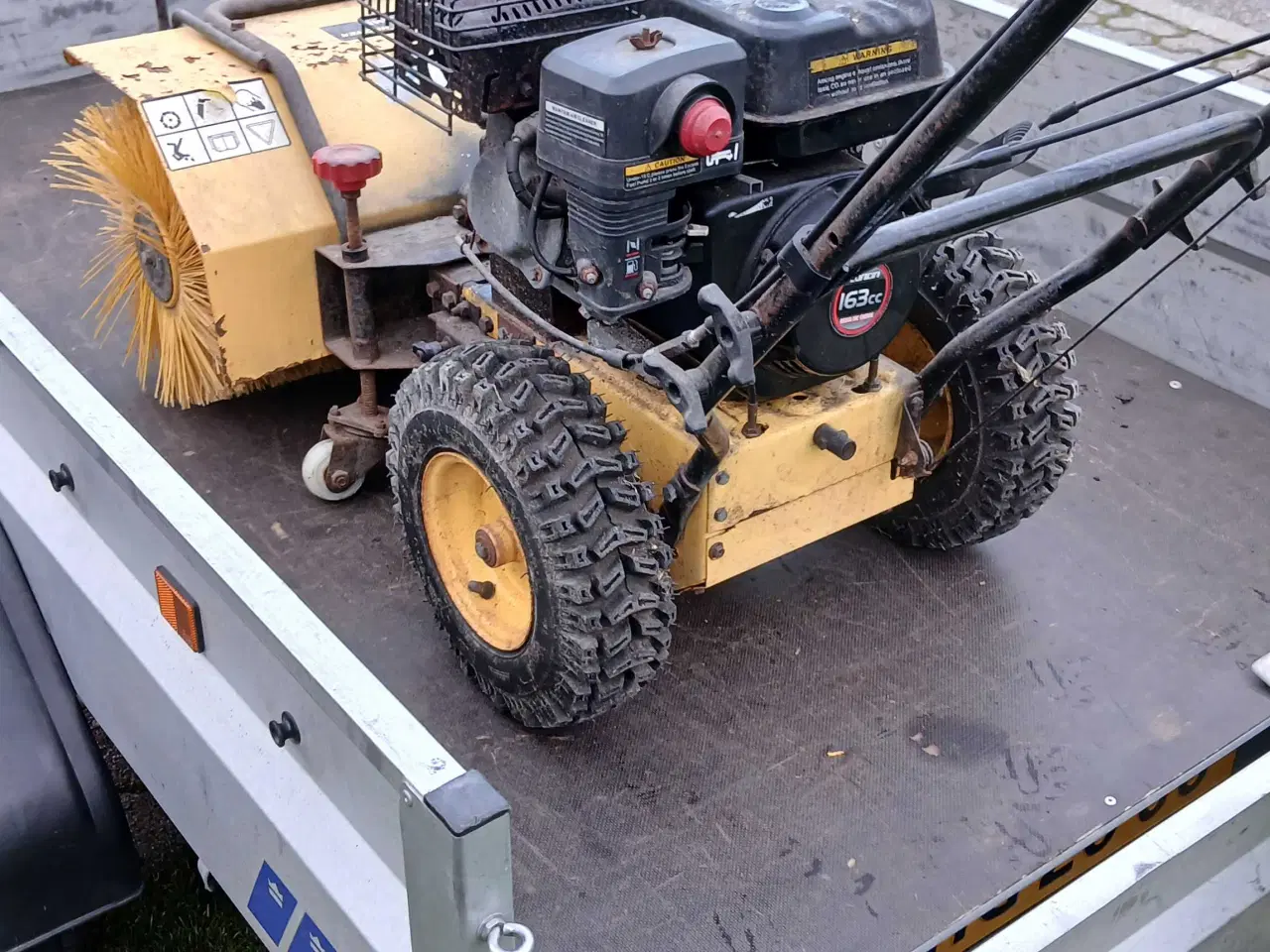 Billede 2 - Fejemaskine og snesllynge 