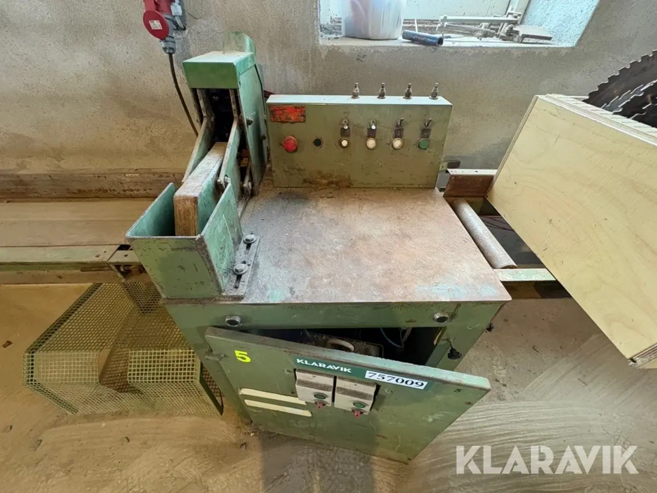 Billede 11 - Industrikapsav / afkortersav K. Lykke Laursen AAK med rullebaner og båndtransportør