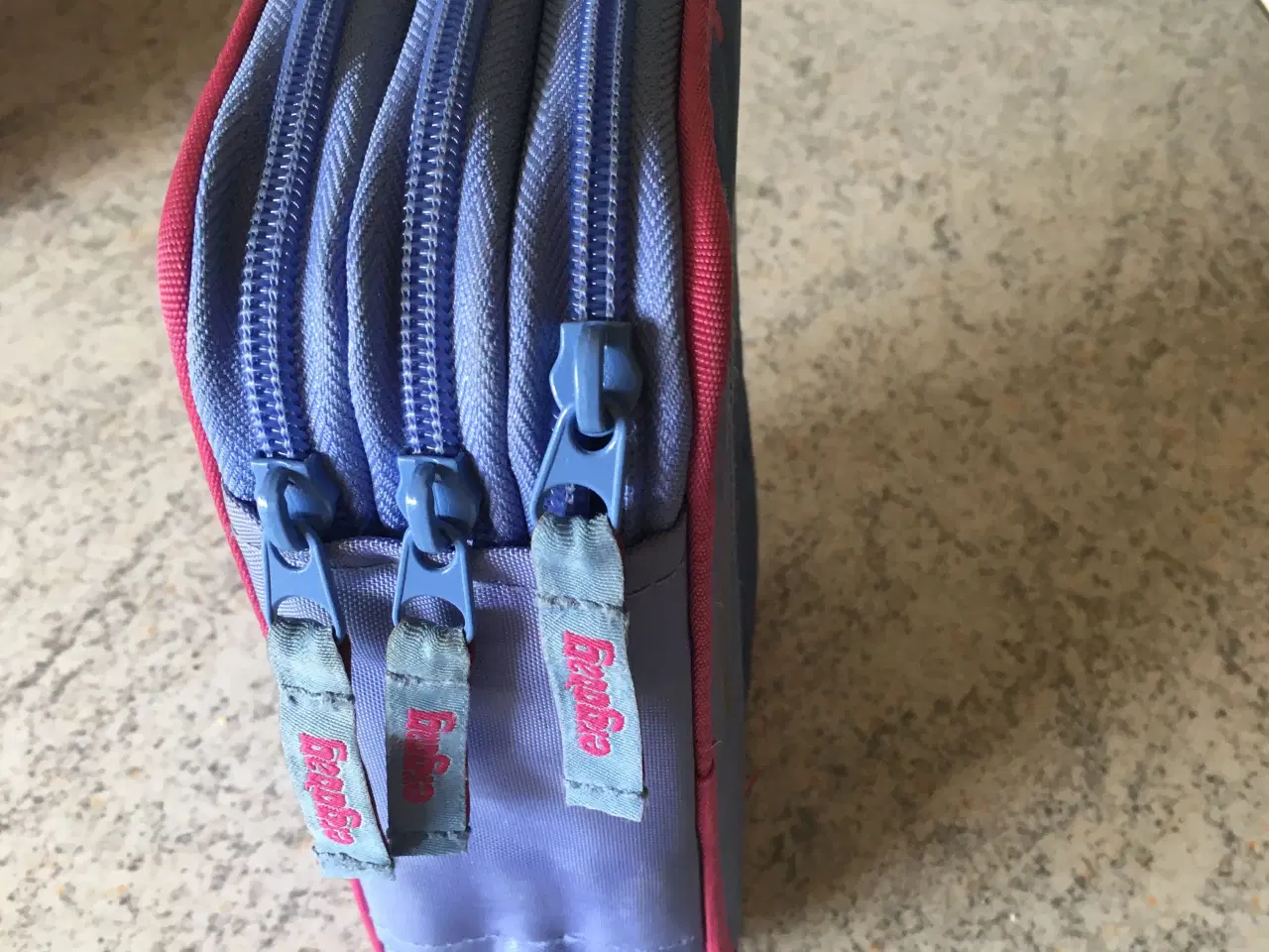 Billede 3 - Helt som nyt flot og stort Ergobag penalhus