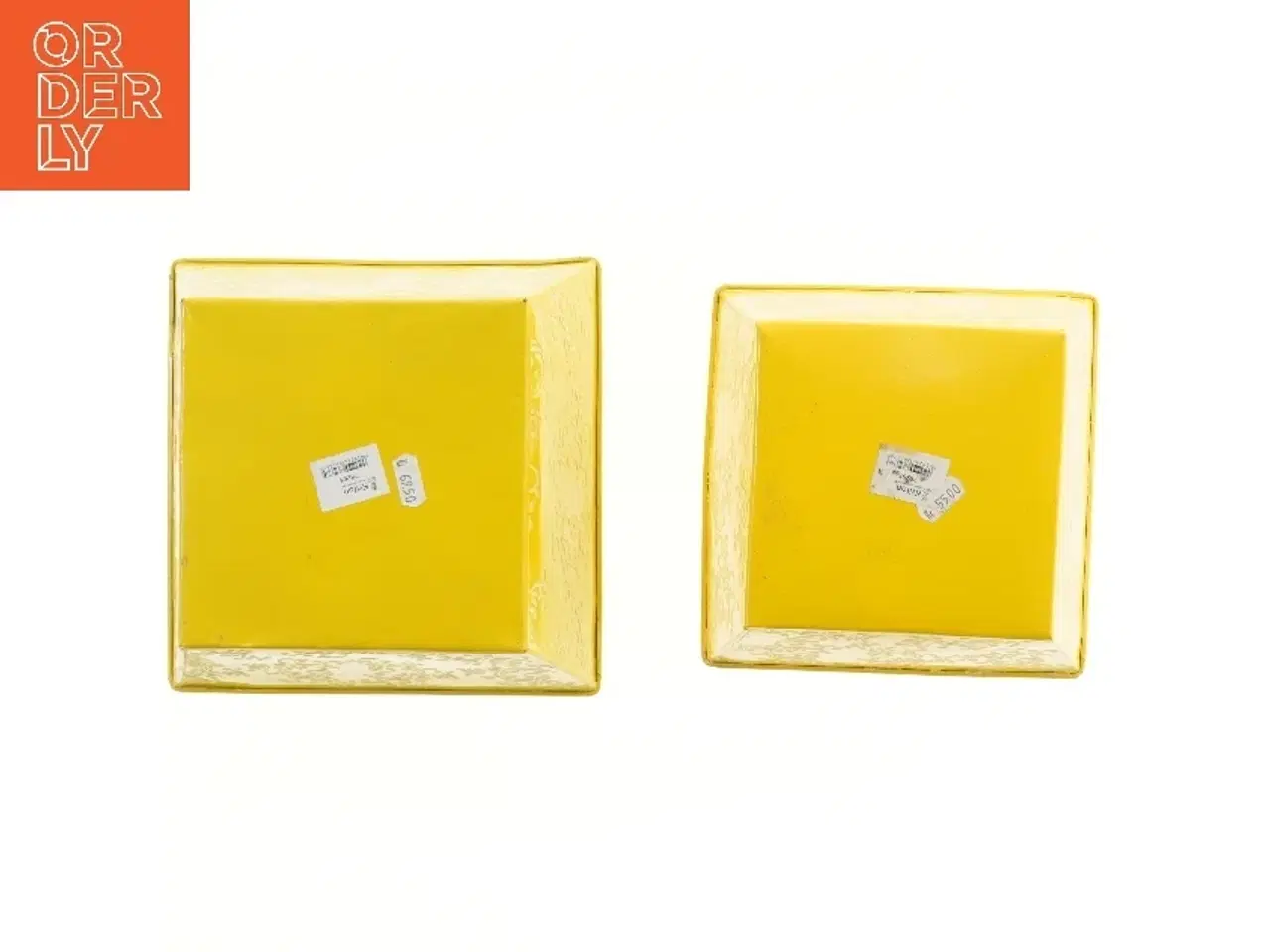Billede 3 - Gule dekorerede metalbakker (str. 2 stk 23x23 & 20x20 cm)