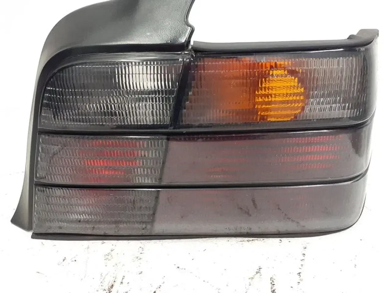 Billede 1 - Baglygte højre sorte C43952 BMW E36