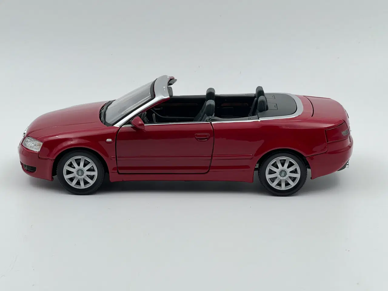 Billede 4 - 2004 Audi A4 3,0 V6 Cabriolet 1:18