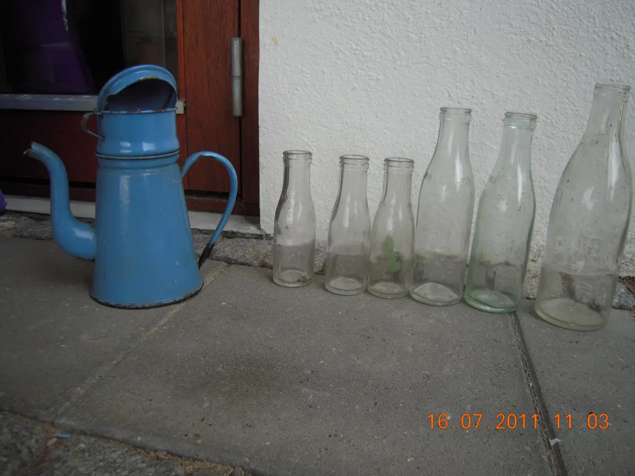 Billede 1 - Madam blå + 6 gamle mælkeflasker
