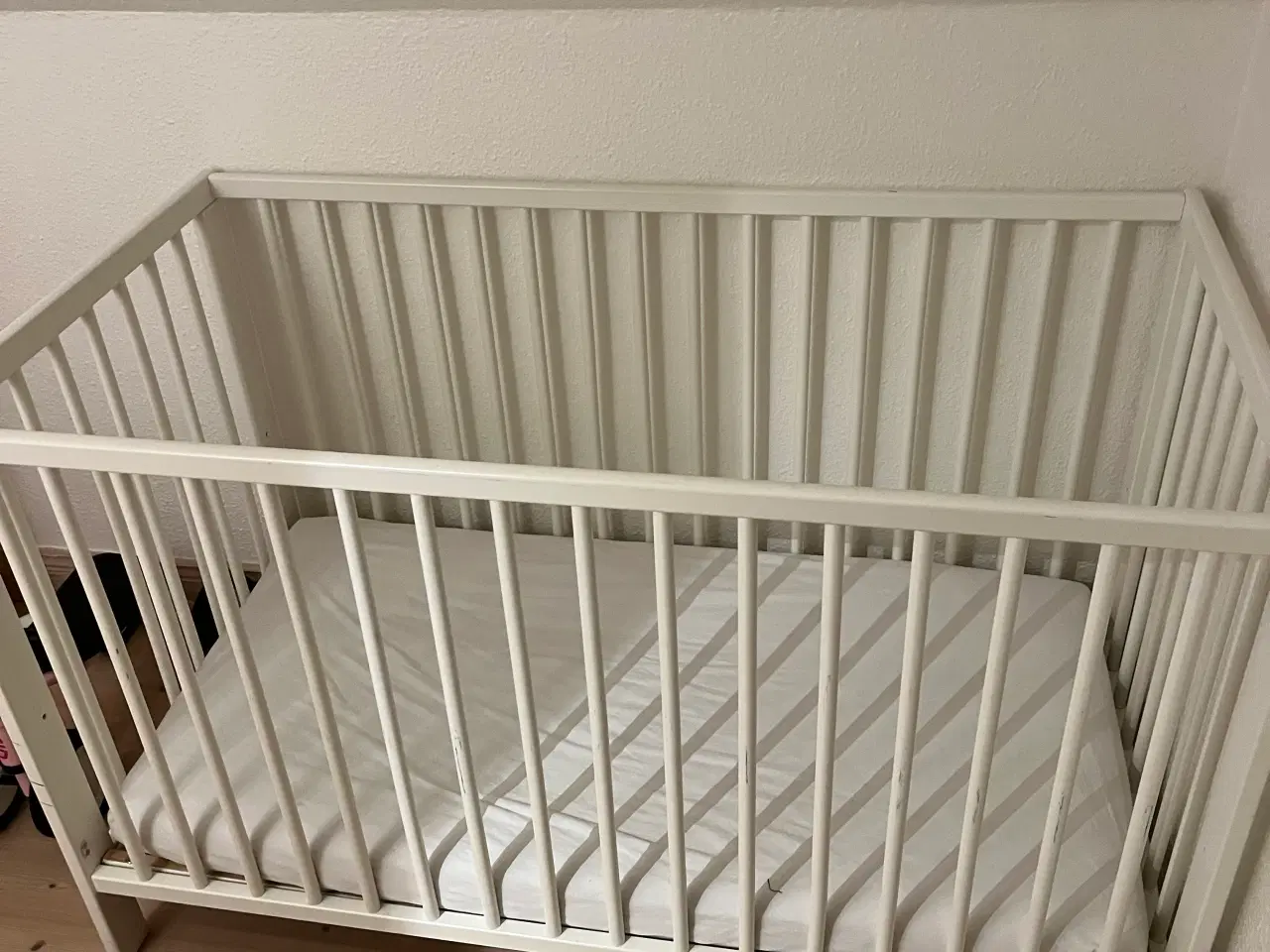 Billede 1 - Tremmeseng med Madras 