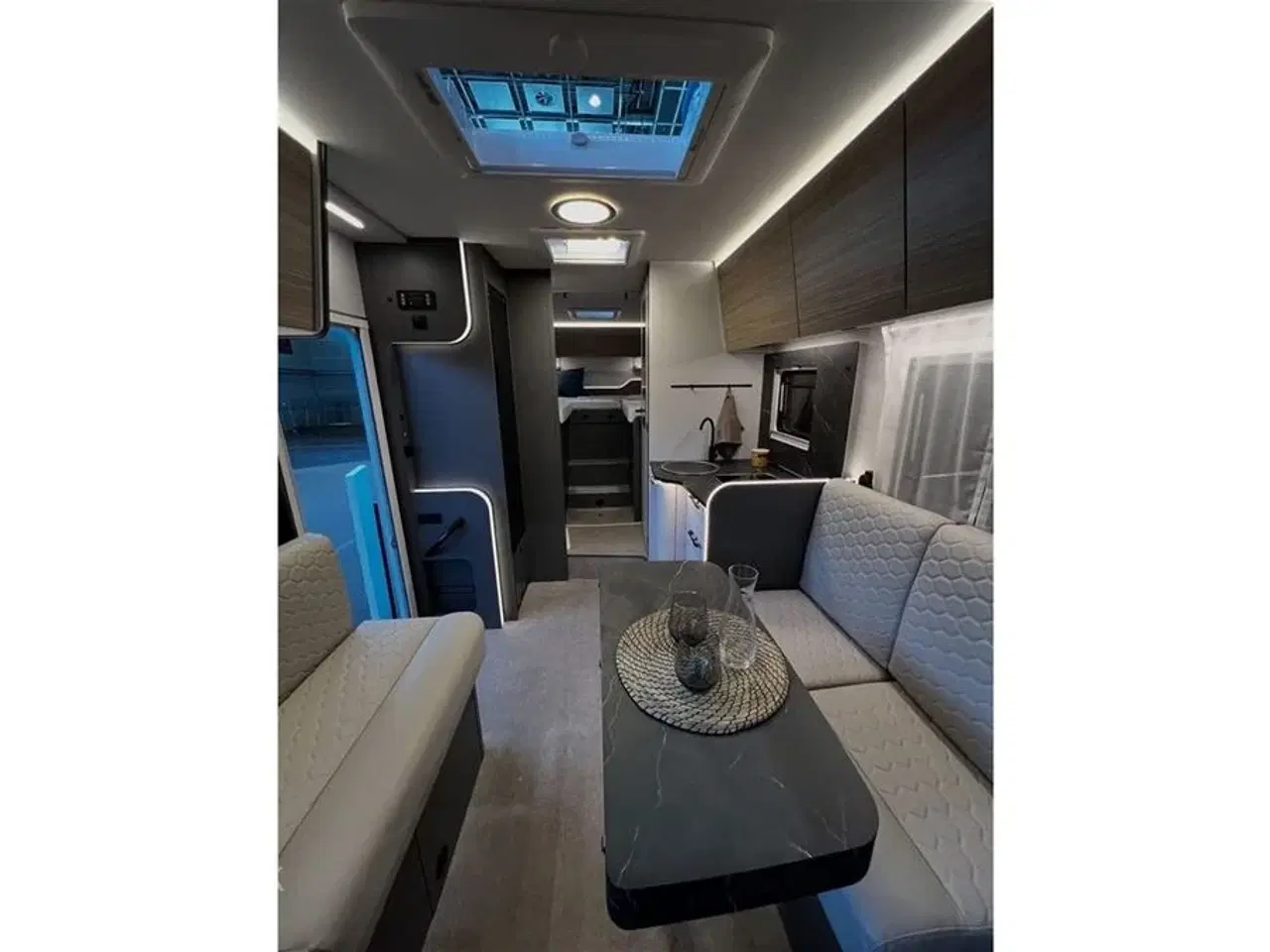 Billede 14 - 2026 - Etrusco I 7400 SBC Scandic Edition   Etrusco by Hymer er Italiensk Elegance og Komfort fra Hinshøj Caravan