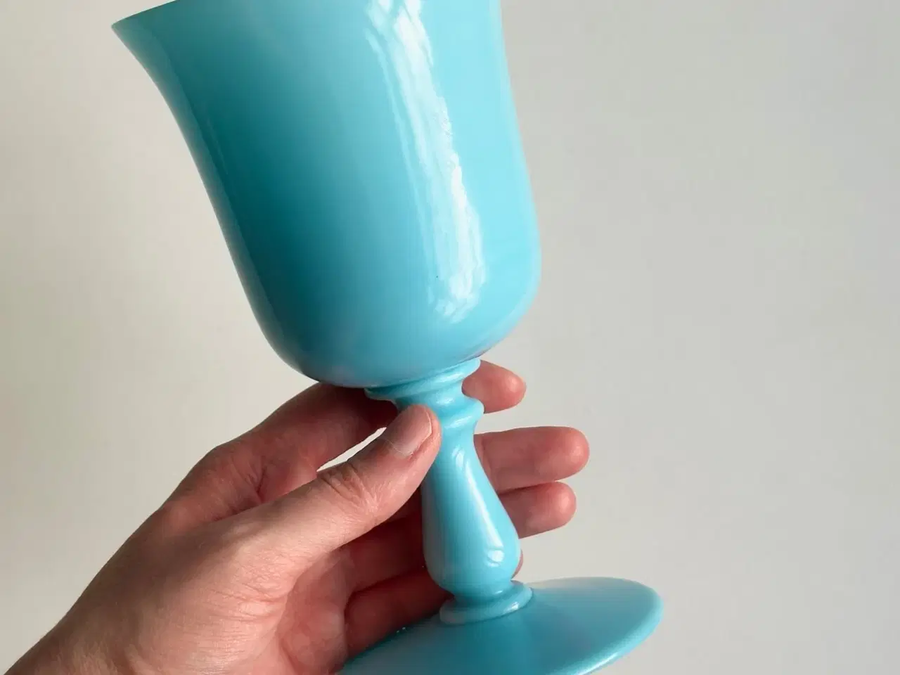 Billede 2 - Vinglas, turkis opalineglas, kraftig